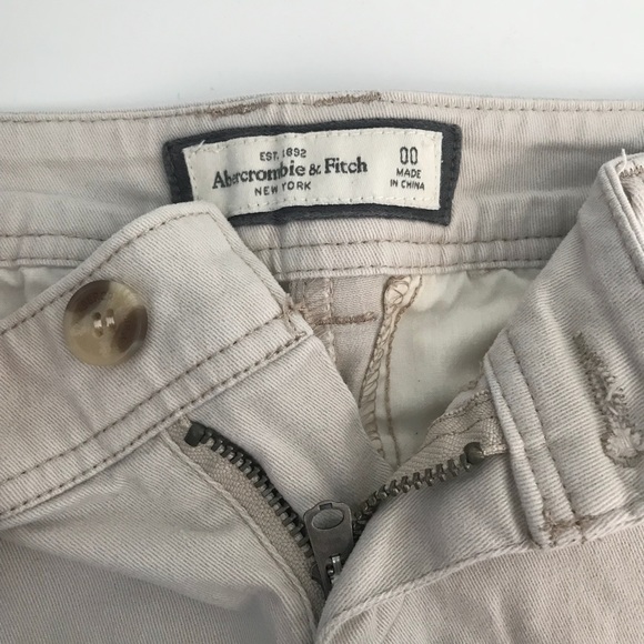 Abercrombie & Fitch light khaki cuffed shorts 00 - Picture 2 of 5